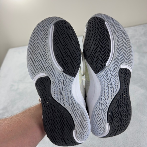 Nike Giannis Immortality 2 GS White Volt Boys Size 7 US - Picture 14 of 16